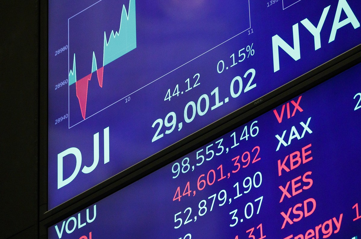 epa08117214 A screen shows the Dow Jones industrial average on floor of the New York Stock Exchange in New York, New York, USA, 10 January 2020. The Dow Jones industrial average hit 29,000 for the fir ...