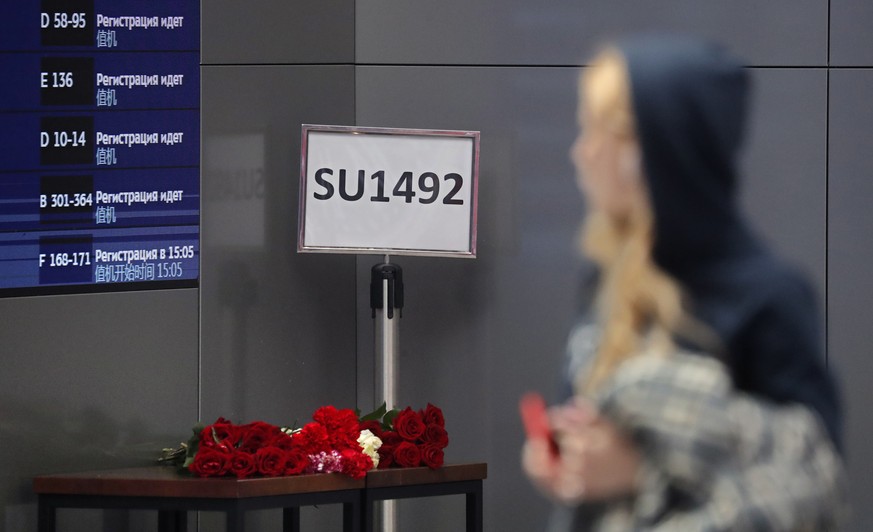 epaselect epa07550567 Flowers on the table near the information board after an Aeroflot Sukhoi Superjet 100 crash landed at Sheremetyevo airport in Moscow, Russia, 06 May 2019. Conflicting numbers of  ...
