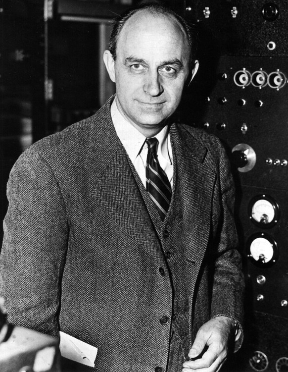 ARCHIV - Das undatierte Archivbild zeigt Enrico Fermi. Der am 28. November 1954 in Chicago gestorbene Atomphysiker und Nobelpreisträger baute auf einem Squash-Platz unter den Tribünen des Stadions der ...