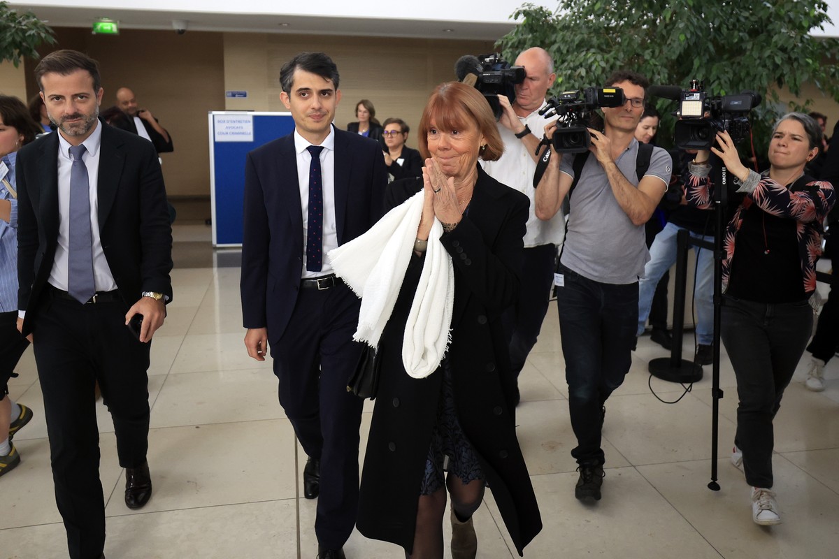 epa11677040 Gisele Pelicot (C), escorted by her lawyers Stephane Babonneau (2-L) and Antoine Camus (L), leaves the criminal court in Avignon, France, 23 October 2024, where her ex-husband stands trial ...