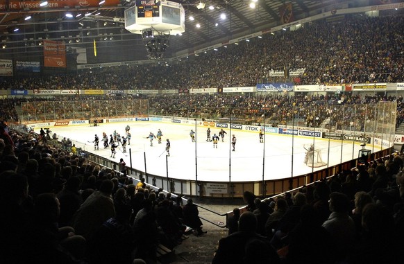 Das Allmend Stadion, waehrend dem Eishockey Spiel der NLA, SCB gegen SC Rapperswil-Jona Lakers, am Samstag, 5.November 2005 in Bern. (KEYSTONE/PHOTOPRESS/Edi Engeler)