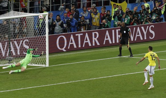 epa06862502 Mateus Uribe (R) of Colombia fails to score during the penalty shootout of the FIFA World Cup 2018 round of 16 soccer match between Colombia and England in Moscow, Russia, 03 July 2018.

 ...