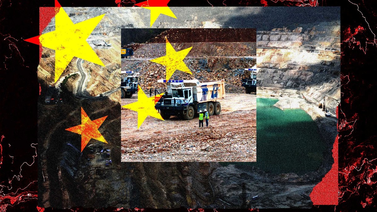 Auf dem Bild: Eine Miene in China mit einem Fahrzeug und zwei Arbeiter*innen im Vordergrund. Dahinter ein Bild einer weiteren Miene für seltene Erden über einem Satellitenbild.
