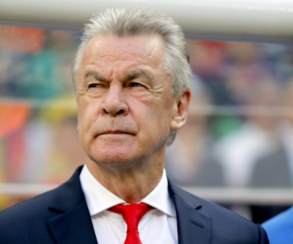 epa04258797 Switzerland's coach Ottmar Hitzfeld prior the FIFA World Cup 2014 group E preliminary round match between Switzerland and Ecuador at the Estadio Nacional in Brasilia, Brazil, 15 June  ...