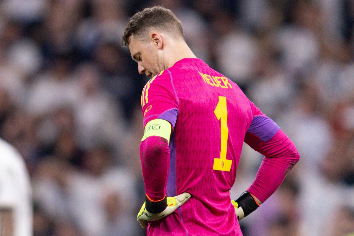 Manuel Neuer of Bayern Munich shows a look of dejection Real Madrid v Bayern Munich, UEFA Champions League, Semi-Final, Football, Santiago Bernabeu Stadium, Madrid, Spain - 08 May 2024 PUBLICATIONxINx ...