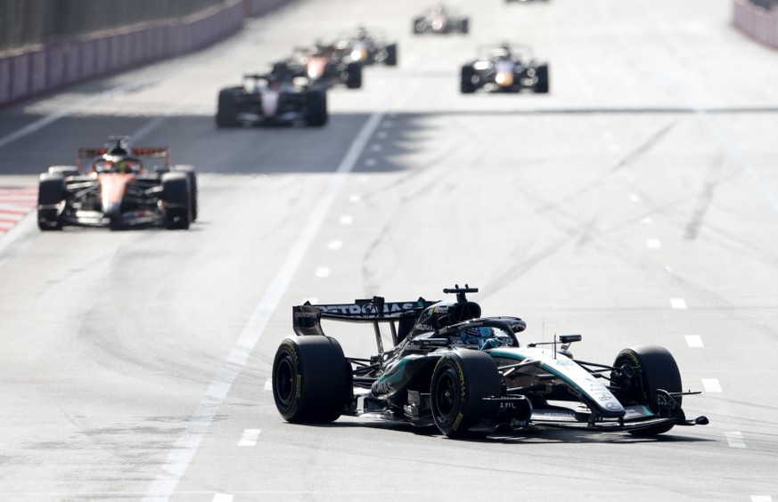 epa13264311 Mercedes driver George Russell of Britain in action during the Formula One Azerbaijan Grand Prix at the Baku City Circuit in Baku, Azerbaijan, 26 September 2026. EPA/ALI HAIDER