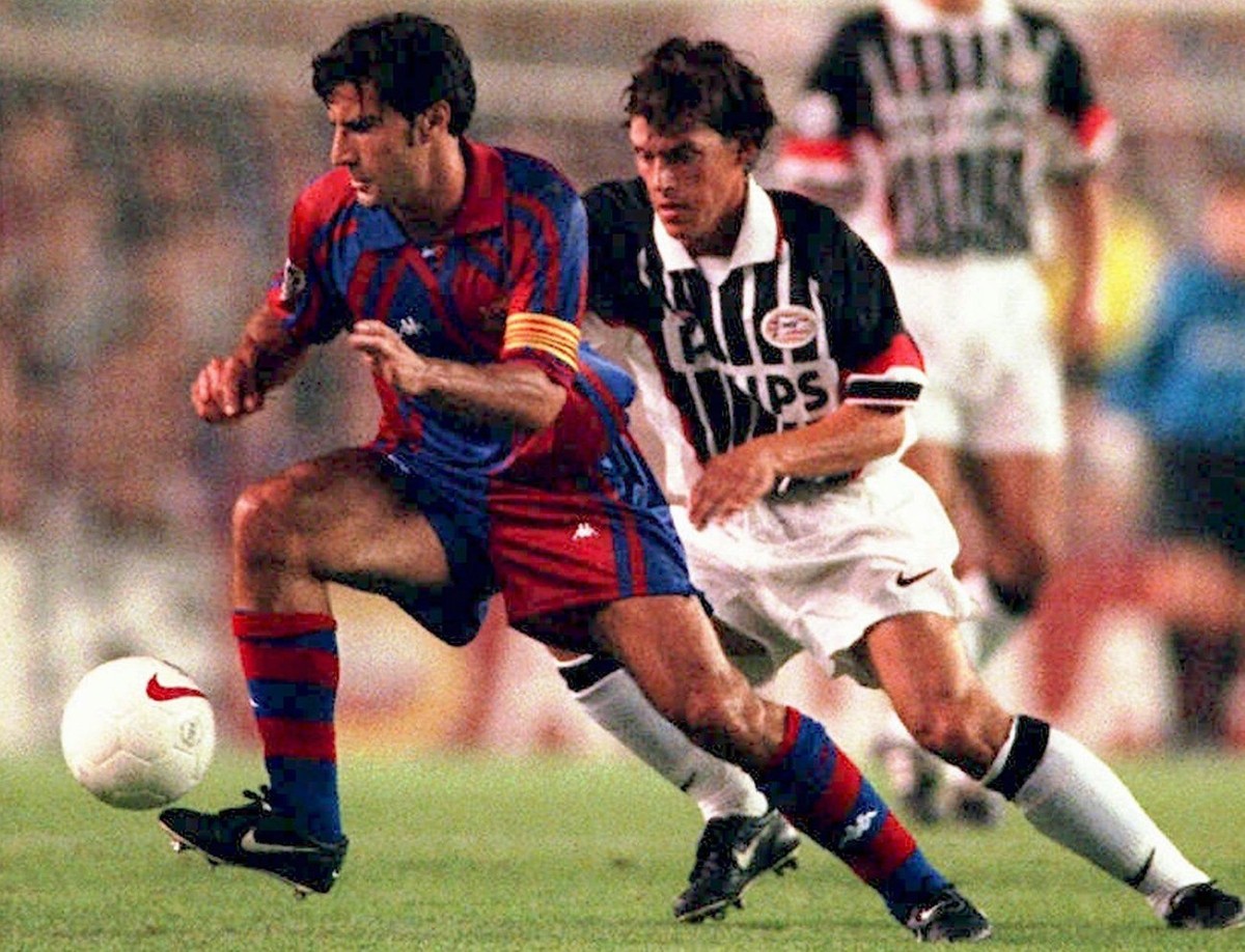 Barcelona's Portuguese player Luis Figo, left, controls the ball in front of Dutch side PSV Eindhovens' Polish midfielder Tomek Iwan during a Champions' League soccer match in Barcelona ...