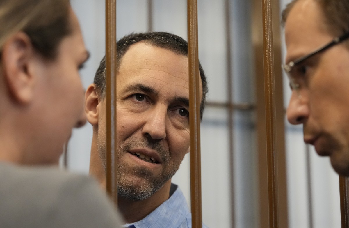 French citizen Laurent Vinatier speaks with his lawyers from a cage in a courtroom in the Zamoskvoretsky District Court in Moscow, Russia, Wednesday, July 31, 2024. A district court in Moscow rules on ...