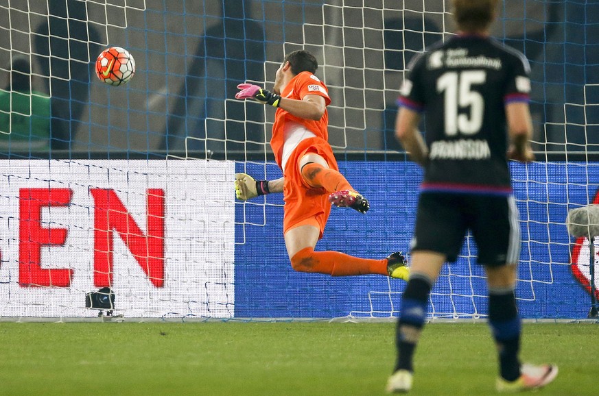 Da kann Yanick Brecher nur hinterherschauen: Ein fantastisches Lobtor von Davide Calla zum zwischenzeitlichen 2:1 für Basel.