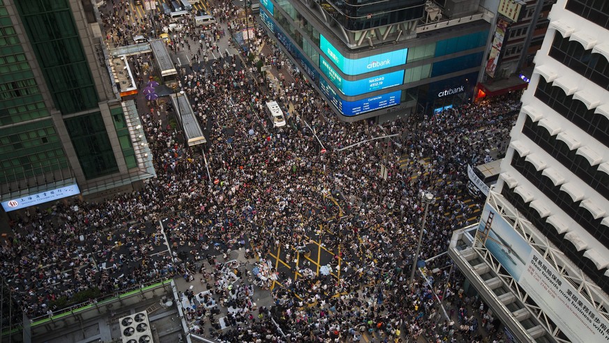 epa04423404 An aerial view over a Mong Kok street crossing, on the second day of the mass civil disobedience campaign Occupy Hong Kong, Mong Kok, Kowloon, Hong Kong, China, 29 September 2014. Pro-demo ...