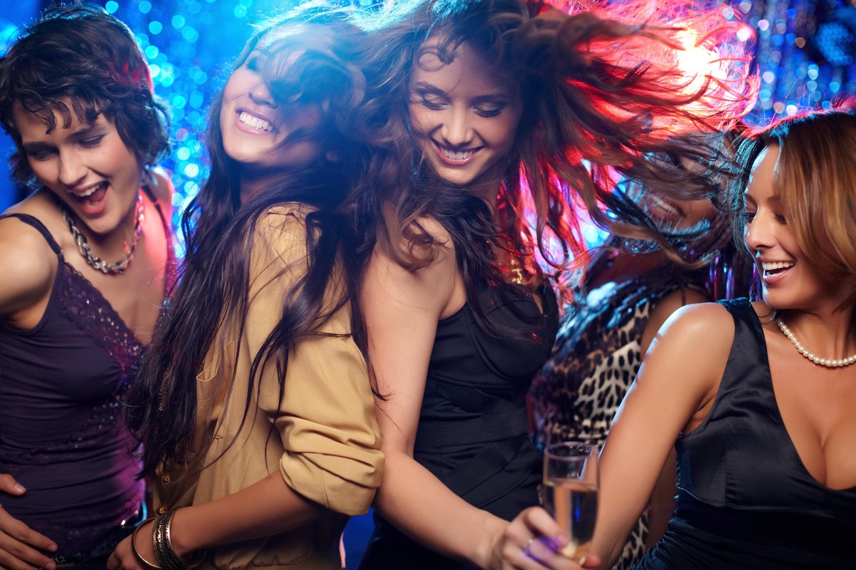 girls partying party disco club champagner silvester neujahr