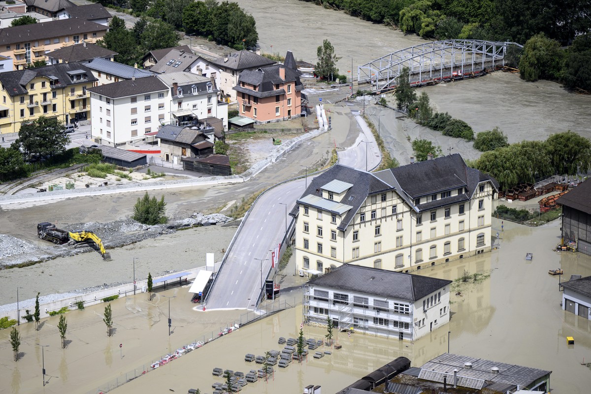epaselect epa11447331 The Rhone River (R) and the Navizence river (L) overflow the industrial area following storms that caused major flooding, in Chippis, southern Switzerland, 30 June 2024. EPA/JEAN ...