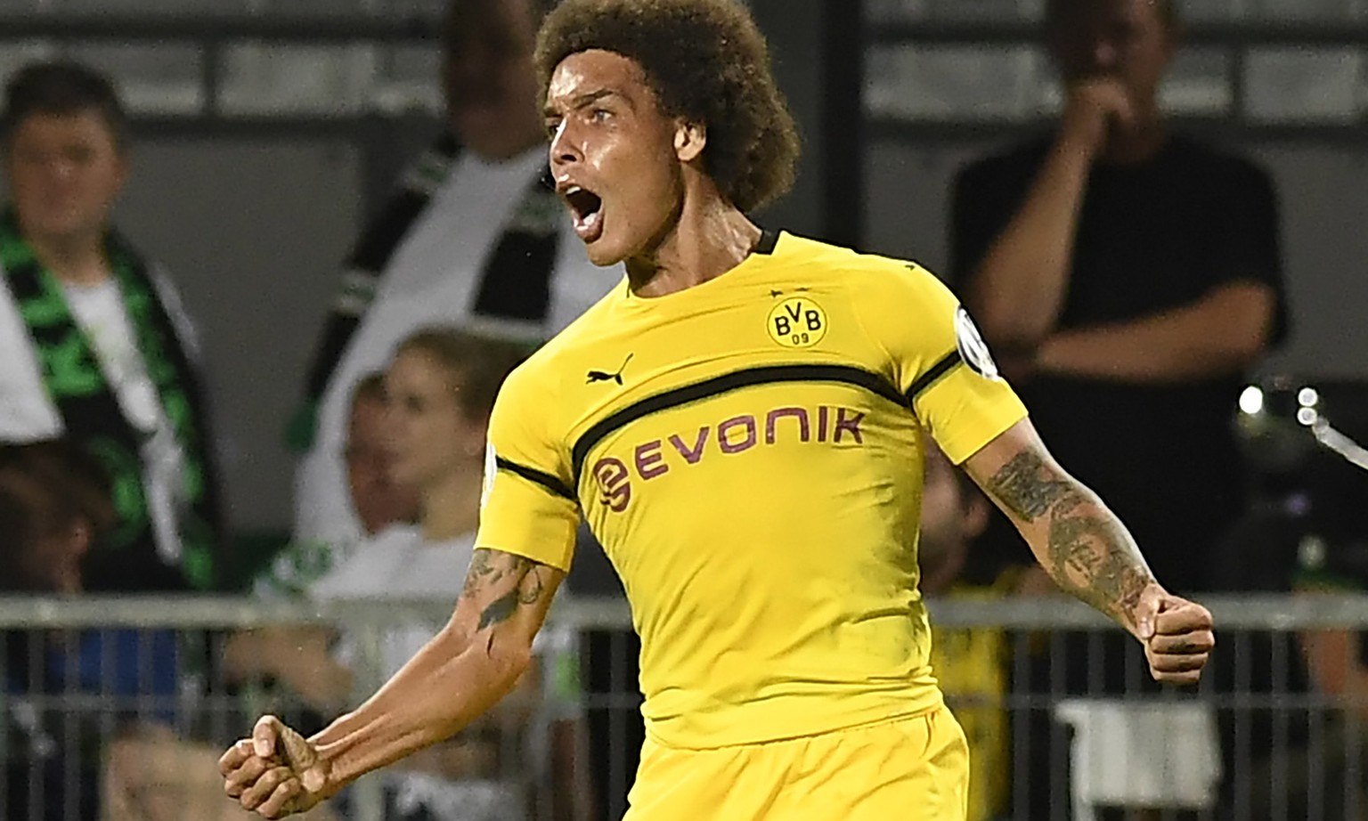epa06960923 Dortmund&#039;s Axel Witsel celebrate after scoring the 1-1 equalizer during the German DFB Cup 1st Round soccer match between SpVgg Greuther Fuerth and Borussia Dortmund in Fuerth, German ...