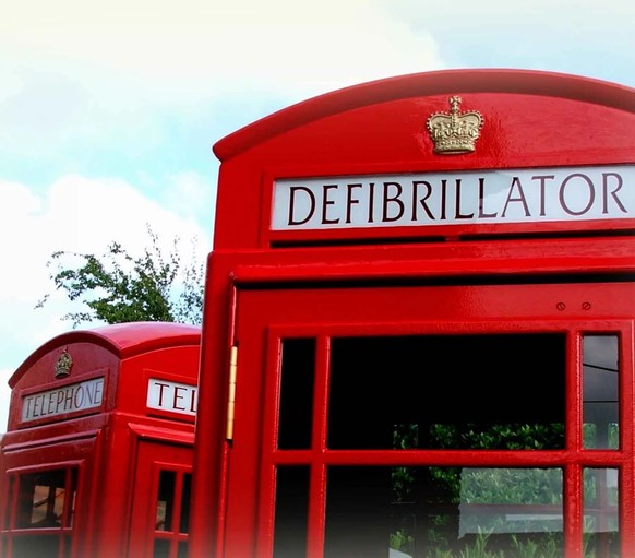 Rote Telefonzellen und ihre Umnützungen. 

https://www.redtelephonebox.com/