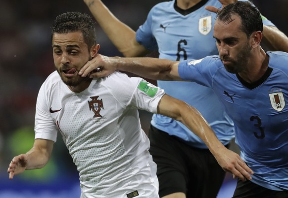 Uruguay&#039;s Diego Godin, right, challenges Portugal&#039;s Bernardo Silva, left, during the round of 16 match between Uruguay and Portugal at the 2018 soccer World Cup at the Fisht Stadium in Sochi ...