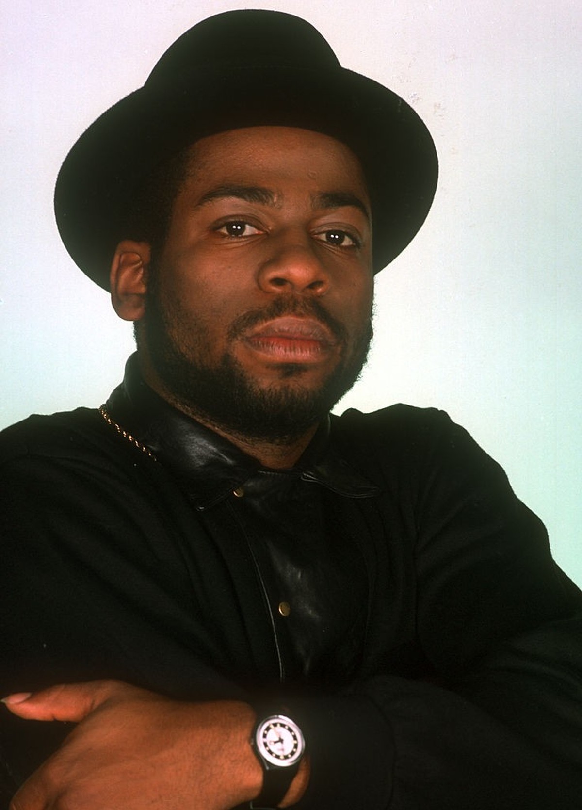 NEW YORK - 1985: Jam Master Jay of the hip-hop group "Run DMC" pose for a studio portrait session in 1985 in New York, New York. (Photo by Michael Ochs Archives/Getty Images)
