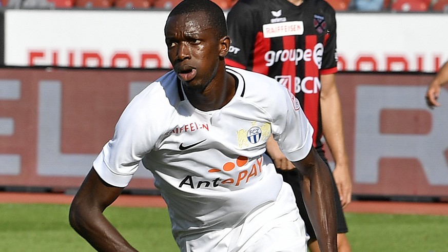 Zuerich&#039;s Assan Ceesay, links, jubelt mit Antonio Marchesano, rechts, nach seinem Tor zum 2-1beim Fussballspiel der Super League FC Zuerich gegen Neuchatel Xamax FCS im Stadion Letzigrund in Zuer ...