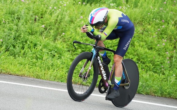 epa09372866 Primoz Roglic of Slovenia competes in the Men's Road Cycling Time Trial at the Tokyo 2020 Olympic Games at the Fuji International Speedway in Oyama, Japan, 28 July 2021. EPA/CHRISTOPH ...