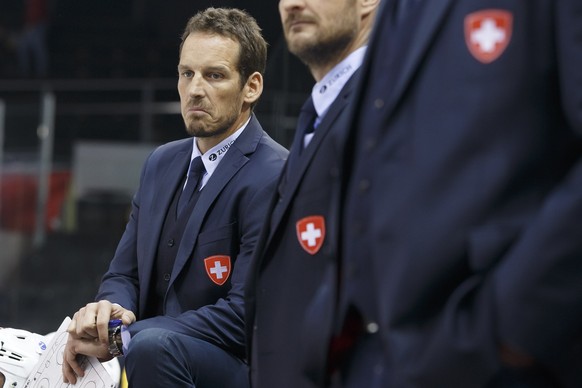 Patrick Fischer, head coach of Switzerland national ice hockey team, reacts, right, during a friendly international ice hockey game between Switzerland and France, at the ice stadium Les Vernets, in G ...