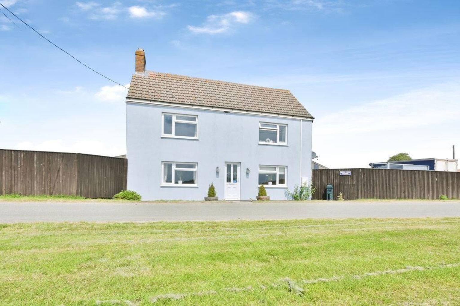 Depro-Bordell in East Anglie zu kaufen. Irgendwer? 
https://www.rightmove.co.uk/properties/91202910#/?channel=RES_BUY