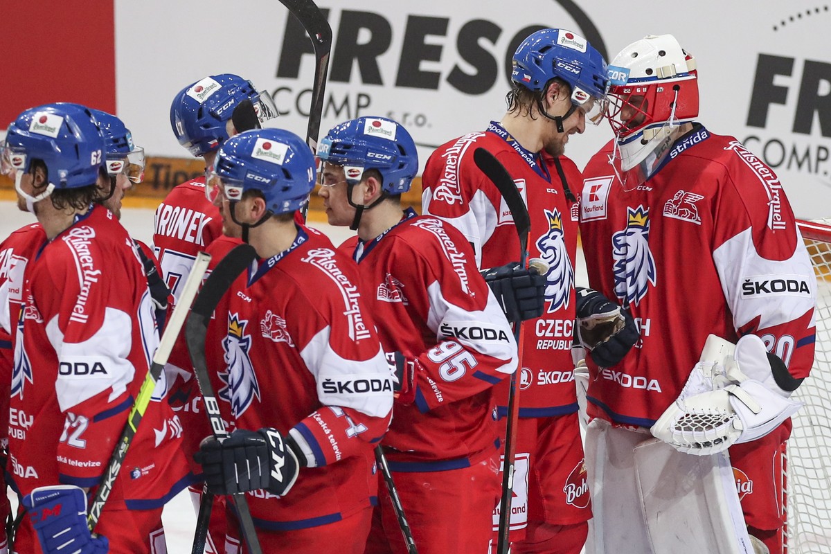 epa09202066 Czech goalkeeper Simon Hrubec (R) celebrates with teammates after winning the Czech Hockey Games ice hockey match between Czech Republic and Russia as part of the Euro Hockey Tour in Pragu ...