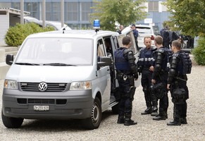 Schweizer Polizeibeamte im Einsatz (Symbolbild).