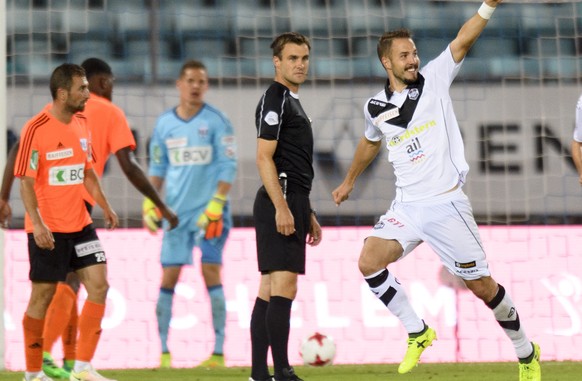 Le defenseur luganais Steve Rouiller, centre droite, celebre le deuxieme bu lors de la rencontre de football de Super League entre le FC Lausanne-Sport, LS, et le FC Lugano ce mercredi 9 aout 2017 au  ...