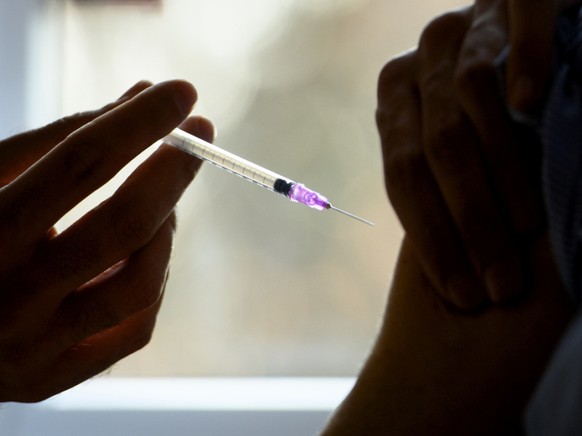 Impfen mit dem Vakzin von Pfizer/Biontech. Es brauche zuverl