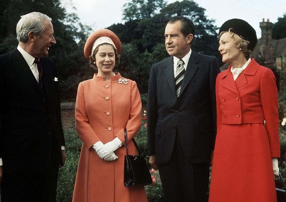 Britain's former Prime Minister Edward Heath, left, seen in this Sept. 3, 1970 photo, with Britain's Queen Elizabeth II, US President Richard M. Nixon and his wife Pat at Chequers, England, ...