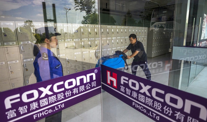 epa06769304 A security guard stands at front doors of Foxconn factory in Guiyang, Guizhou Province, China, 28 May 2018. Guiyang Foxconn factory produced 16 million smartphones for Nokia and Huawei in  ...