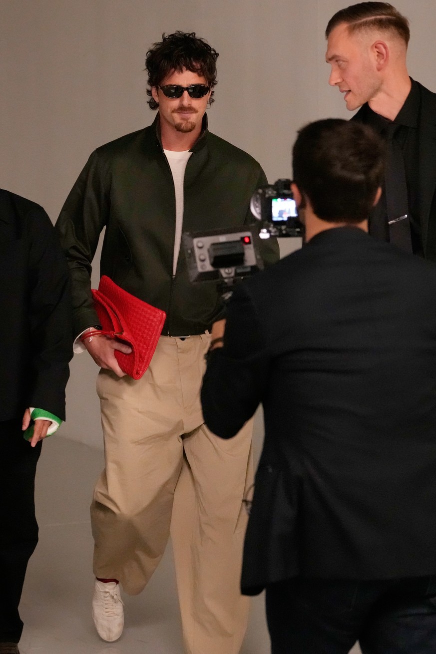 Jacob Elordi attends the Bottega Veneta women's Spring-Summer 2027 fashion show, presented in Milan, Italy, Saturday, Sept. 26, 2026. (AP Photo/Luca Bruno)
Jacob Elordi