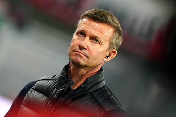 epa09623030 (FILE) - Leipzig's head coach Jesse Marsch prior to the German Bundesliga soccer match between RB Leipzig and Borussia Dortmund in Leipzig, Germany, 06 November 2021 (reissued 05 December 2021). German Bundesliga soccer club RasenBallsport Leipzig has sacked their head coach Jesse Marsch after some five months in office, the club announced on 05 December 2021. EPA/CLEMENS BILAN CONDITIONS - ATTENTION: The DFL regulations prohibit any use of photographs as image sequences and/or quasi-video.