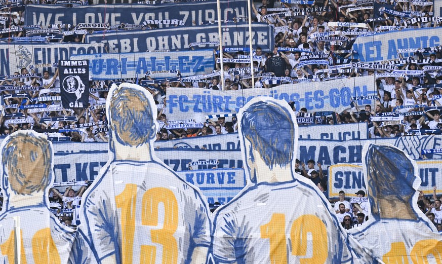 Choreo der Zuercher Fans beim Fussballspiel der Super League zwischen dem FC Zuerich und dem FC Basel im Stadion Letzigrund in Zuerich, am Sonntag, 28. August 2022. (KEYSTONE/Gian Ehrenzeller)