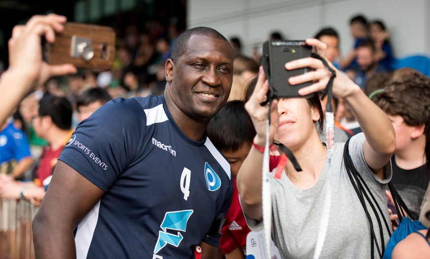 May 27, 2017 - Hong Kong, Hong Kong SAR, China - Emile Heskey signs autographs and poses for selfies. PlayonPros vs KCC Veterans.2017 Hong Kong Soccer Sevens at the Hong Kong Football Club Causeway Ba ...