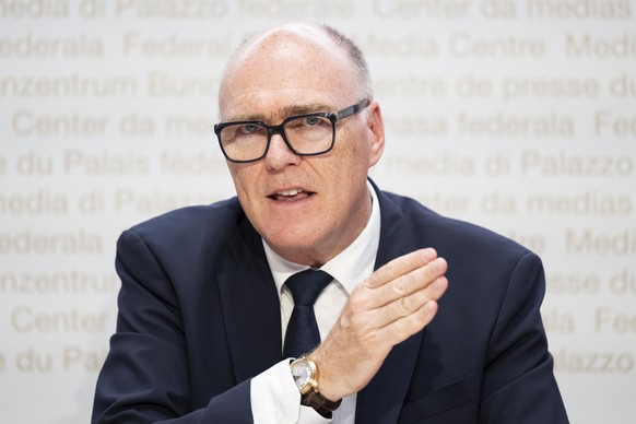 Bundesrat Martin Pfister spricht an einer Medienkonferenz ueber das Thema &quot;Air2030: Aktuelle Herausforderungen und weiteres Vorgehen&quot;, am Mittwoch, 25. Juni 2025, im Medienzentrum Bundeshaus ...