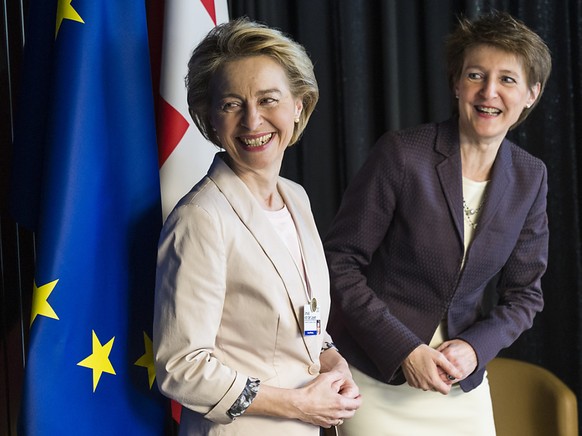 Lachende Gesichter auf beiden Seiten: Vor dem Treffen unter dem Vorsitz von Bundespräsidentin Simonetta Sommaruga (rechts) und EU-Kommissionspräsidentin Ursula von der Leyen war nichts von der Eiszeit ...