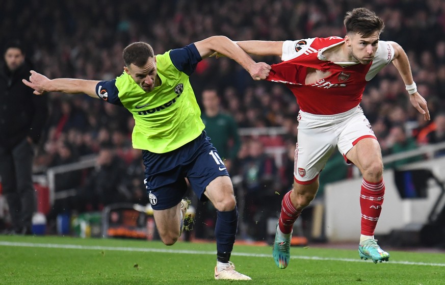 epa10284938 FC Zurich's Nikola Boranijasevic (L) tears the shirt of Arsenal?s Kieran Tierney during the UEFA Europa League group stage soccer match between Arsenal and FC Zurich at the Emirates Stadiu ...