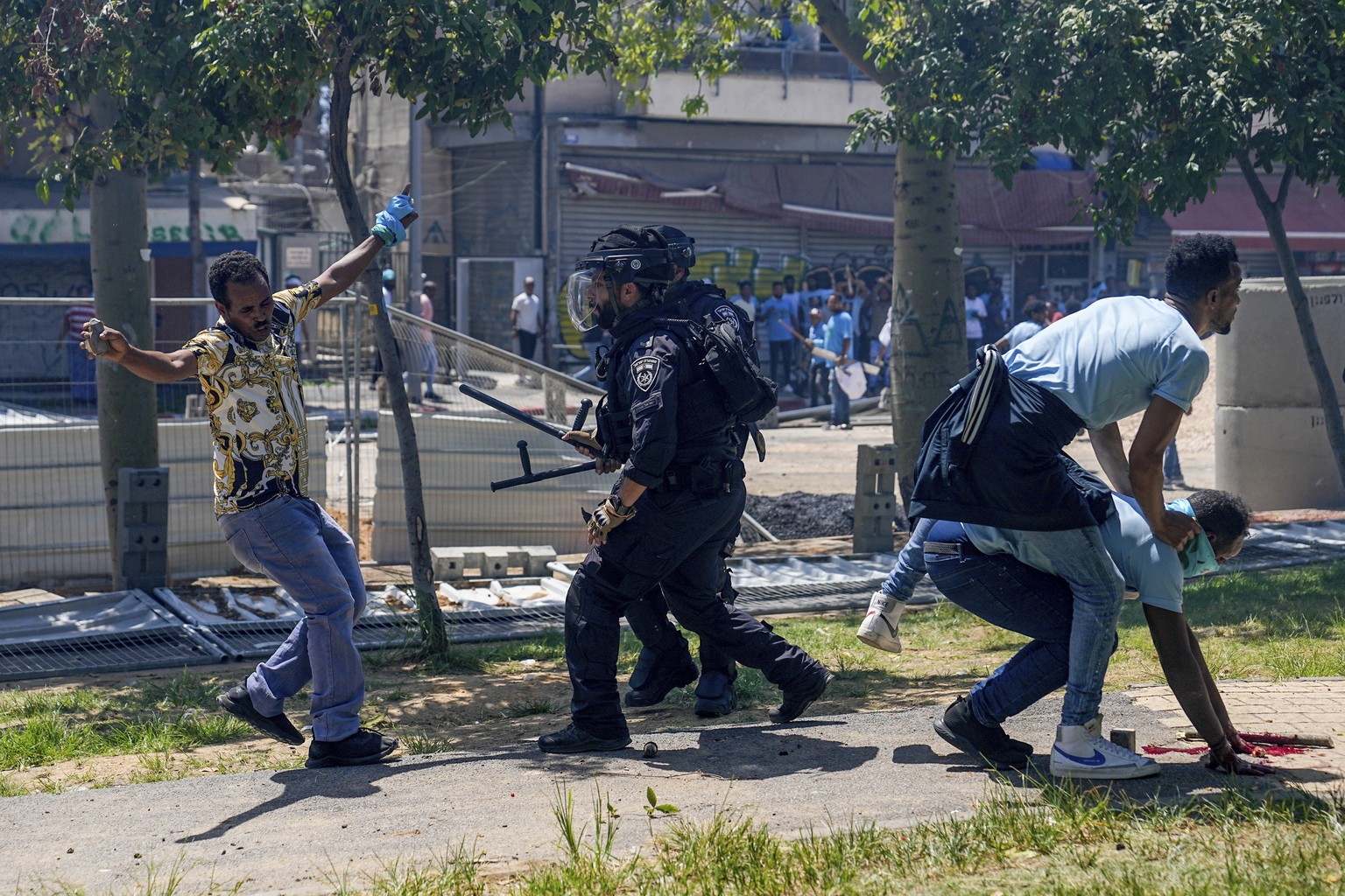 Eritrean protesters clash with Israeli riot police in Tel Aviv, Israel, Saturday, Sept. 2, 2023. Hundreds of Eritrean asylum seekers smashed shop windows and police cars in Tel Aviv on Saturday, clash ...