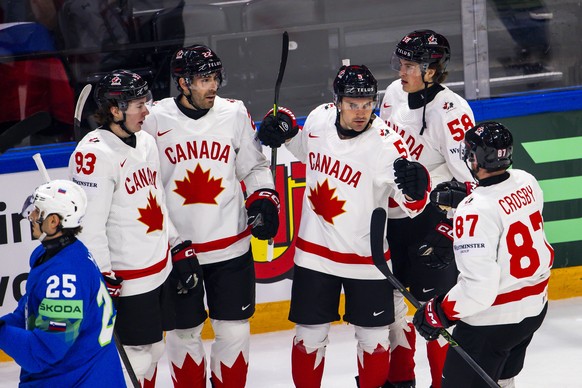 epa12984230 Canada's Denton Mateychuk, 3rd right celebrates his goal with his teammates Canada's Fraser Minten #93, Canada's Evan Bouchard #22, Canada's Emmitt Finnie #58 and .Cana ...