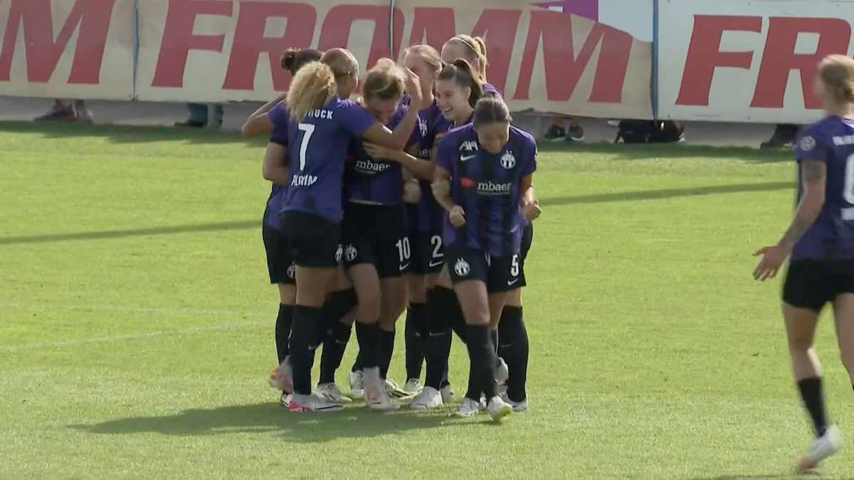 Die FCZ Frauen bejubeln den Siegtreffer im Derby gegen GC.