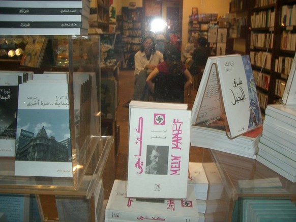 Hitlers Hetzschrift in einem Buchladen in Kairo.<br data-editable="remove">