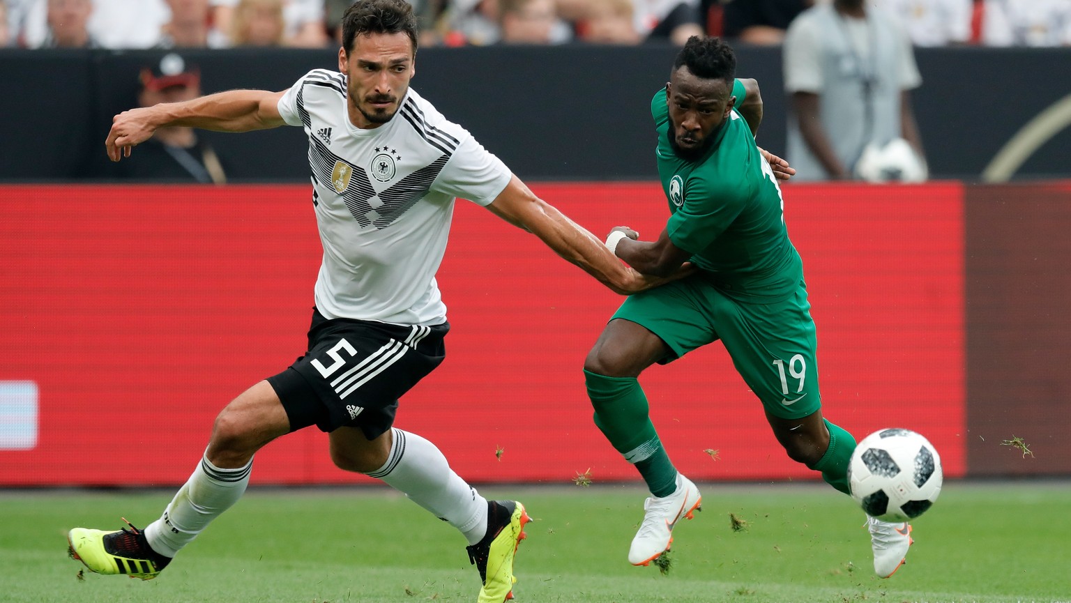 epa06794819 Saudi Arabia&#039;s Fahad Almuwallad (R) and Germany&#039;s Mats Hummels in action during the international friendly soccer match between Germany and Saudi Arabia in Leverkusen, Germany, 0 ...