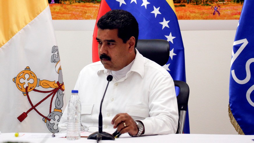 Venezuela&#039;s President Nicolas Maduro attends a political meeting between government and opposition in Caracas, Venezuela October 30, 2016. REUTERS/Marco Bello