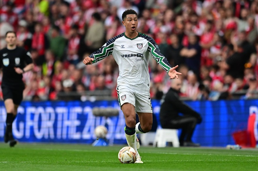 Sheffield United v Sunderland EFL Sky Bet Championship 24/05/2025. Play-Off Final Sunderland AFC midfielder Jobe Bellingham 7 looks for support during the EFL Sky Bet Championship play off final match ...