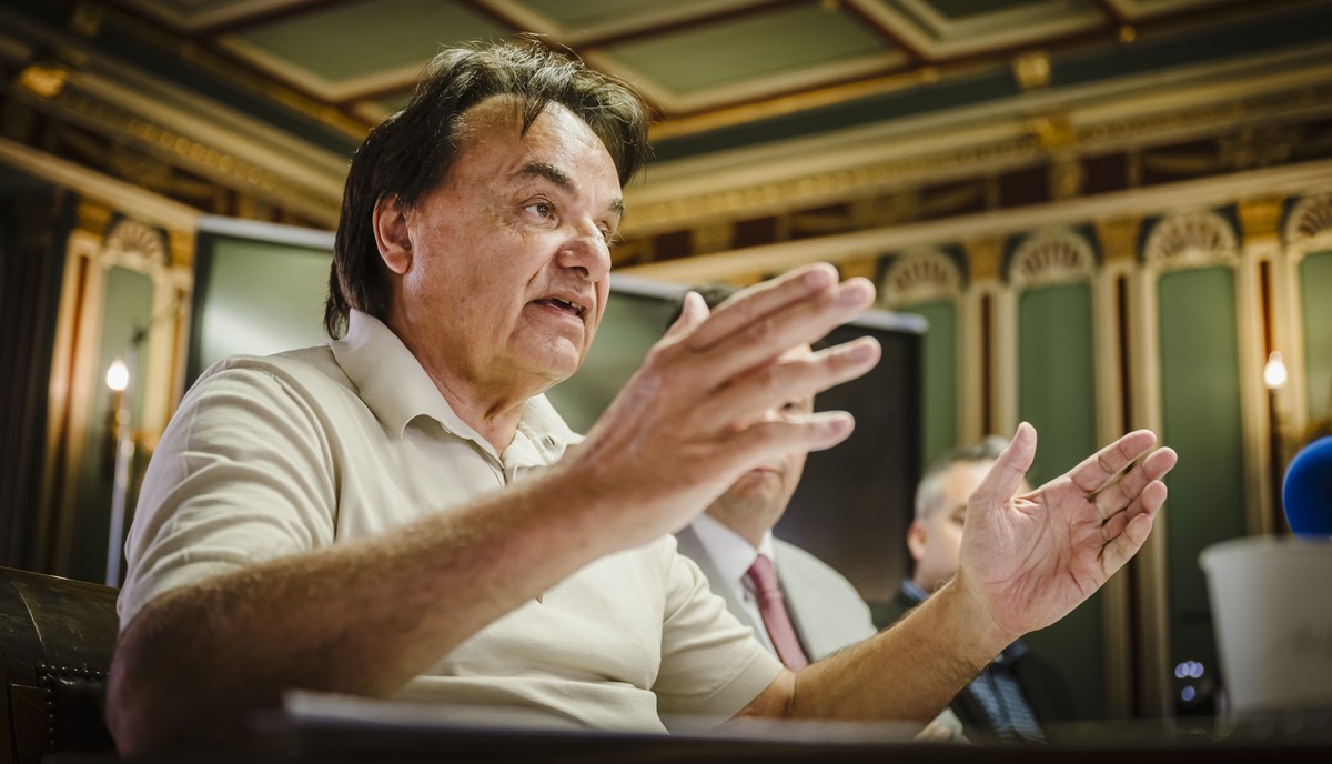 Christian Constantin, president du FC Sion, s'exprime lors d'une conference de presse sur les decisions de principe prisent pour l'avenir du football professionnel et de la releve en Va ...