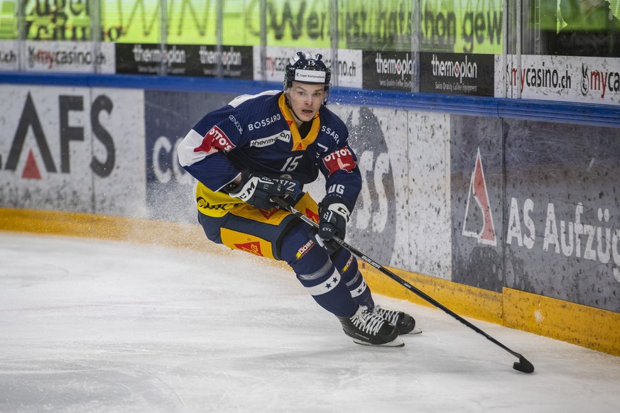 Gregory Hofmann von Zug beim Eishockey Qualifikationsspiel der National League zwischen dem EV Zug und dem HC Lugano am Dienstag, 25. Januar 2022 in Zug. (KEYSTONE/Urs Flueeler).