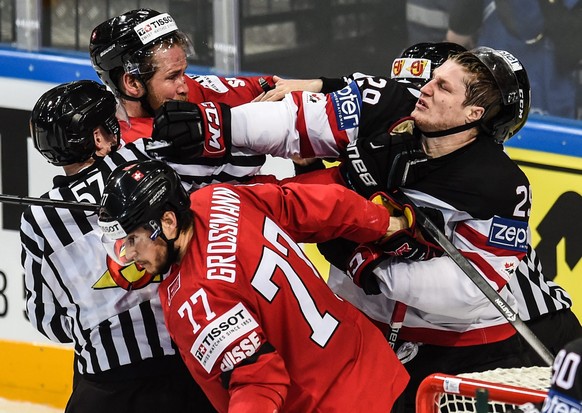 Packt auch in der Nati die Fäuste aus: Timo Helbling (oben) kämpft an der WM 2015 mit Kanadas Nathan Mackinnon.