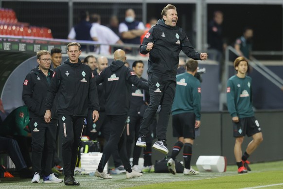 epa08531344 Bremen?s head coach Florian Kohfeldt celebrates a goal during the German Bundesliga relegation playoff, second leg soccer match between 1. FC Heidenheim and Werder Bremen in Heidenheim, Ge ...