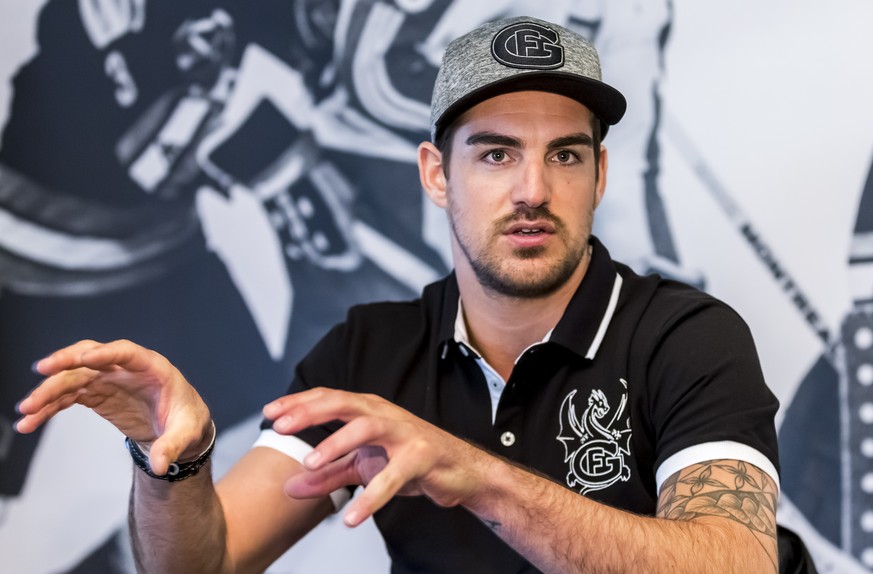 ARCHIVBILD ZUR SDA-MELDUNG BEZUEGLICH RÜCKKEHR VON RETO BERRA IN DIE NHL - Reto Berra, neuer Torhueter des HC Fribourg-Gotteron, spricht an einer Medienkonferenz in Fribourg, am Freitag, 28. April 201 ...