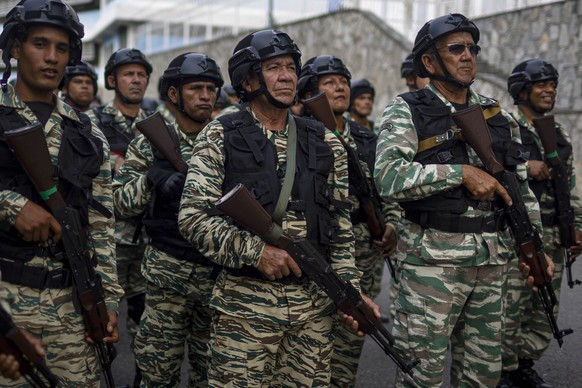 epa12370161 Venezuelan military personnel participate in &#039;Plan Independencia 200&#039; in Caracas, Venezuela, 11 September 2025. Venezuelan President Nicolas Maduro announced the launch of &#039; ...